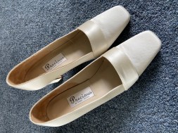 Ivory satin bridal shoe size 3.5